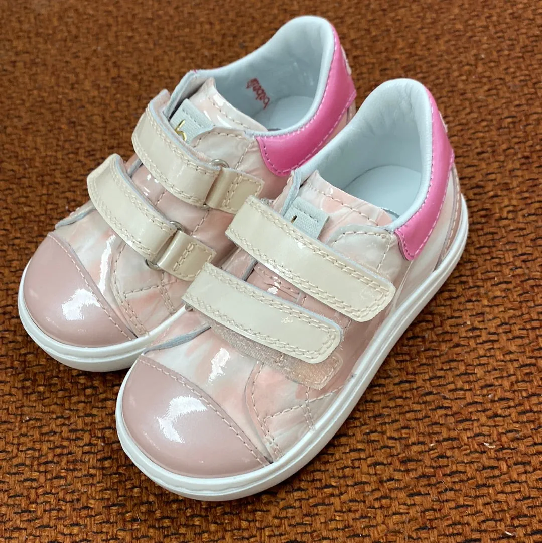 Beberlis Pink Patent Heart Velcro Baby Sneaker