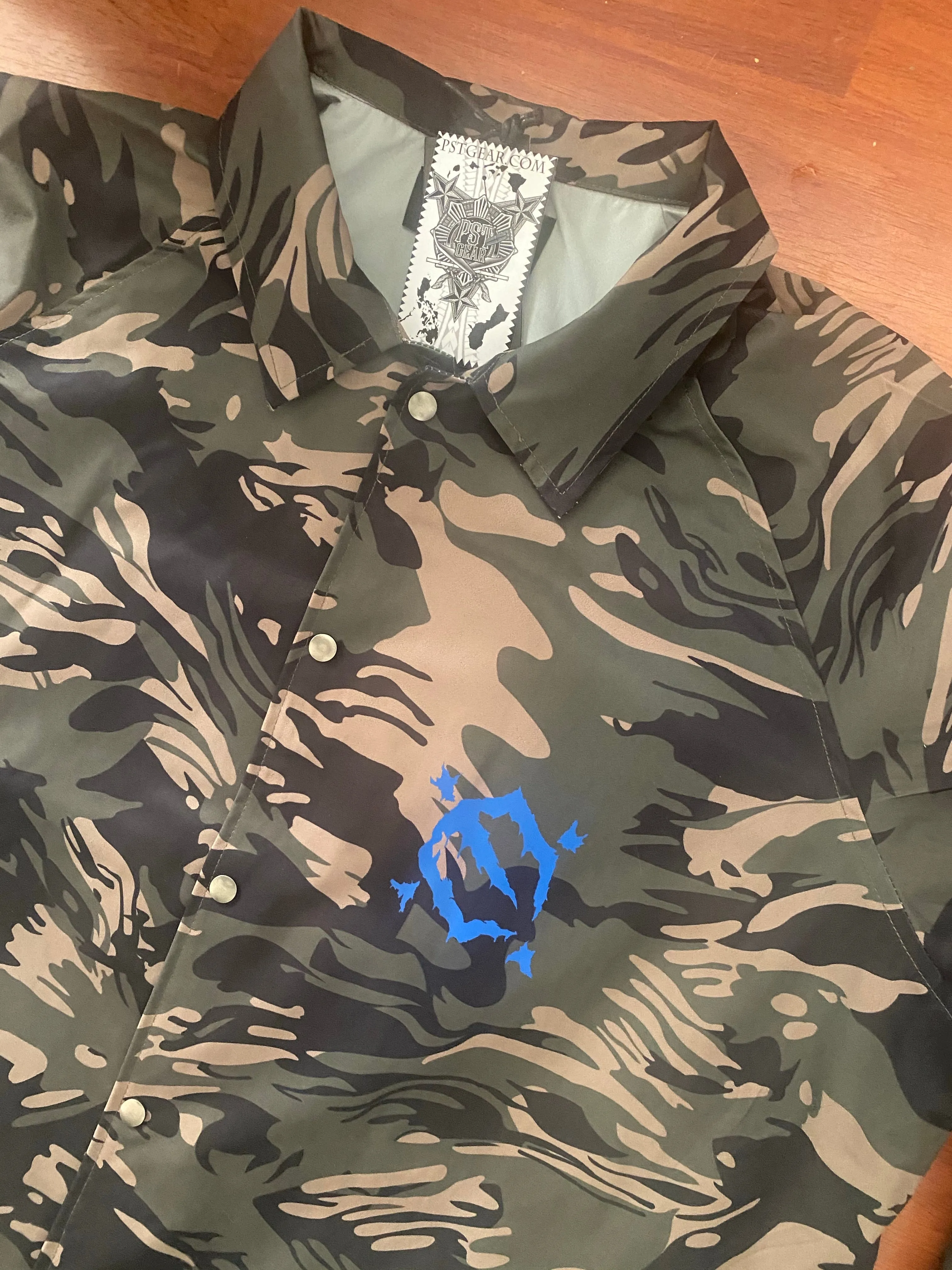 EZ MIL Emblem Tiger Camo Windbreaker Limited